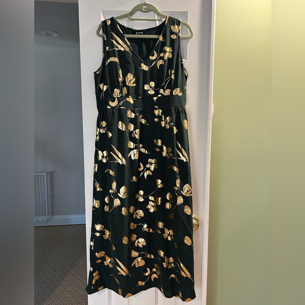 BloomChic - Green and Gold Maxi Dress (12)